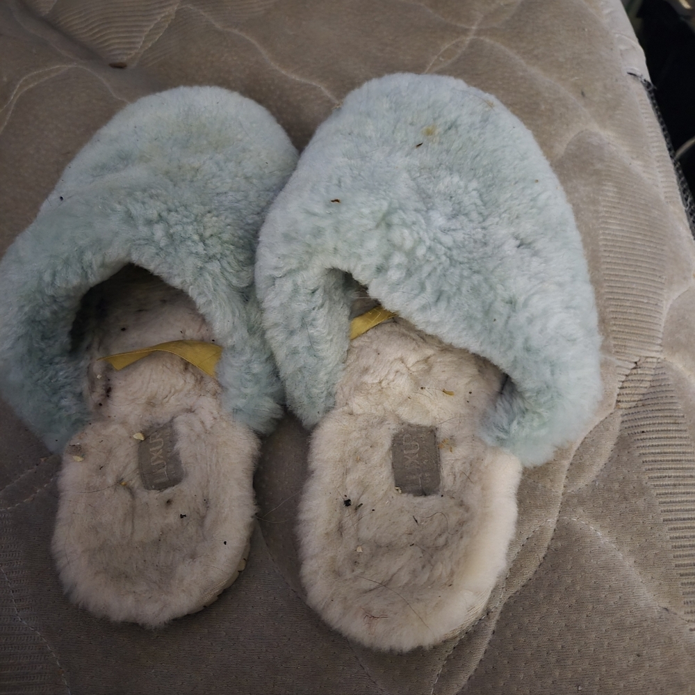 Multi Color Slippers Size Large - Picture 2 of 16